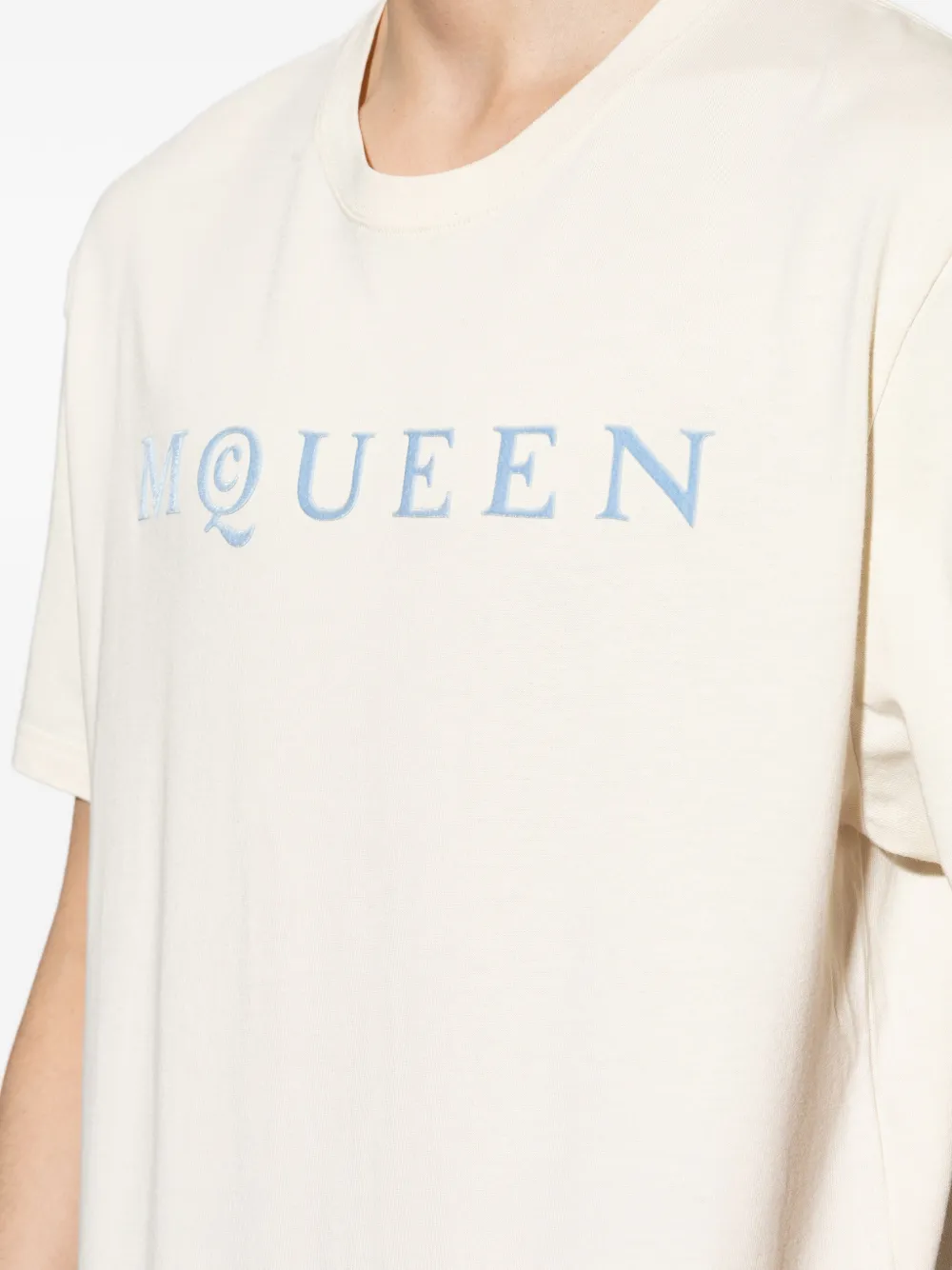 Alexander McQueen T-shirt met logoprint Beige