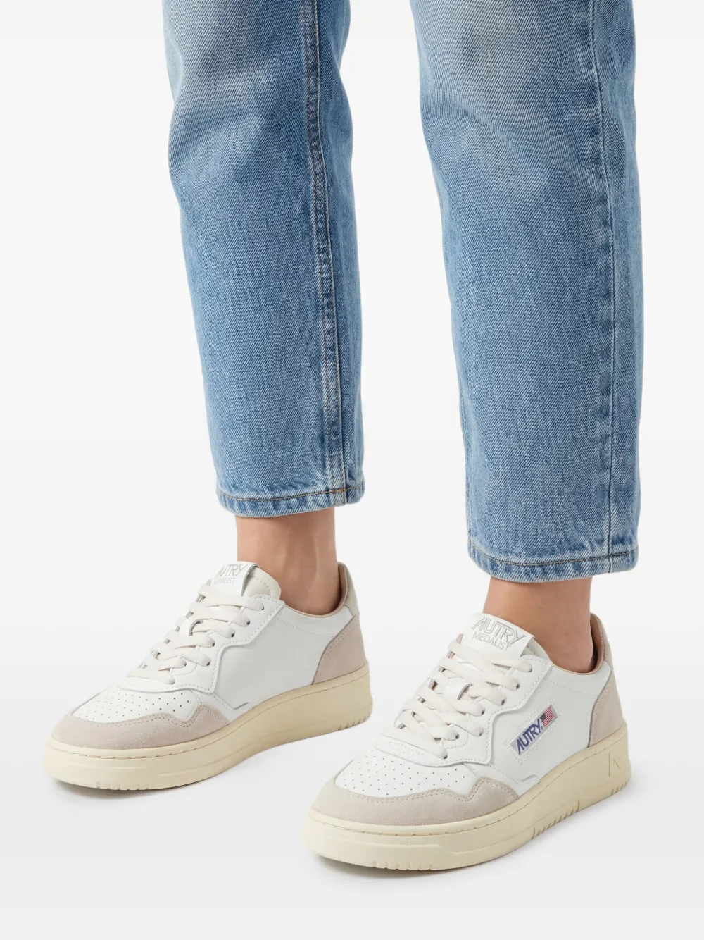 Autry Medalist geperforeerde sneakers Beige