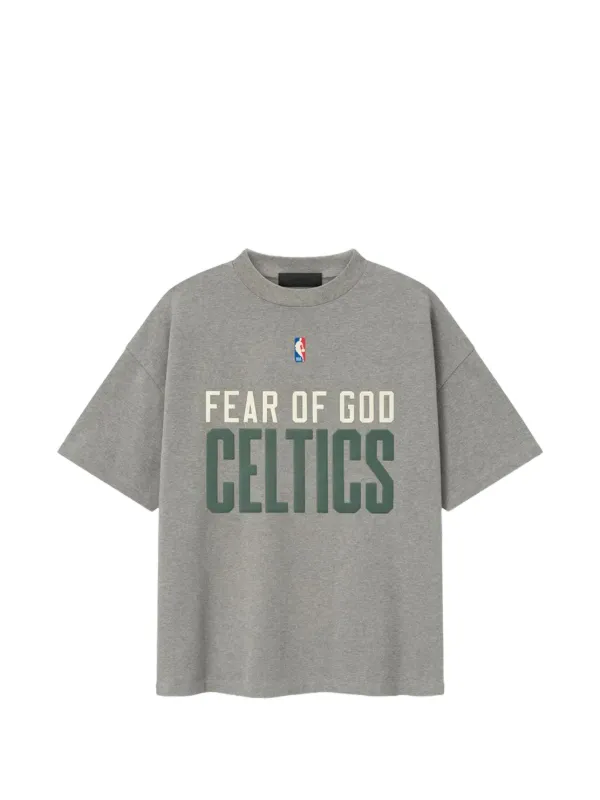 FEAR OF GOD ESSENTIALS x NBA Celtics 90's Tシャツ | グレー