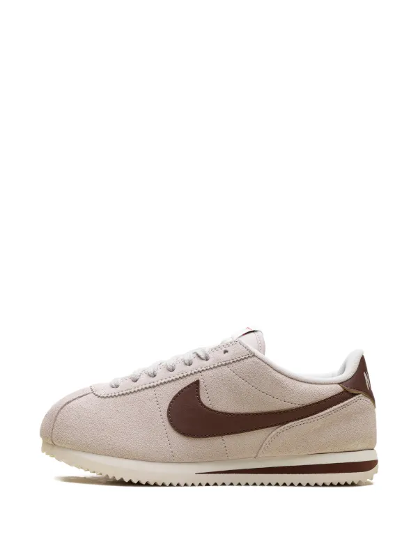 Nike Cortez スエードスニーカー | ニュートラル | FARFETCH JP
