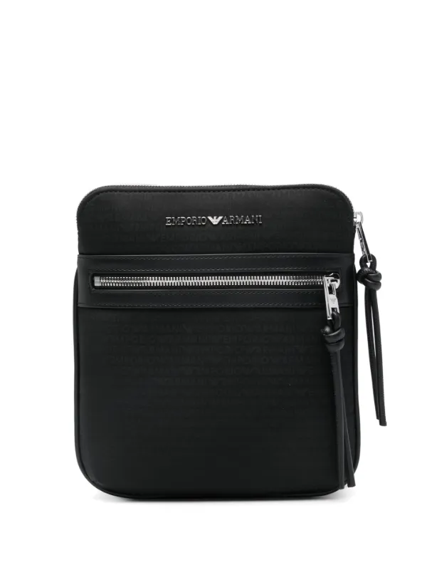 【美品】エンポリオアルマーニ メッセンジャーバッグ　ロゴ　型押し　レザー　黒 Emporio Armani ロゴ メッセンジャーバッグ | ブラック | FARFETCH JP