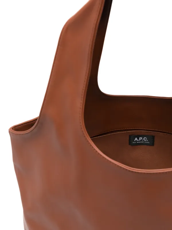 APC ブラウンレザーショルダーバッグ A.P.C. ロゴ ショルダーバッグ | ブラウン | FARFETCH JP