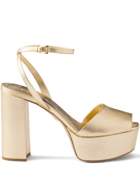 Prada sandalias metalizadas con plataforma
