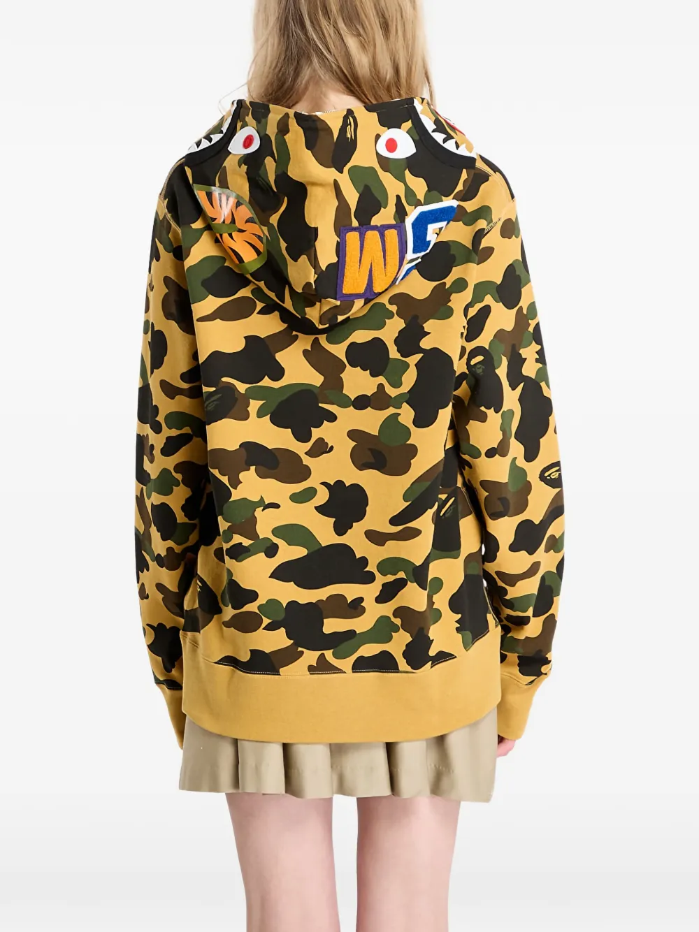 Back and hood details thumbnail