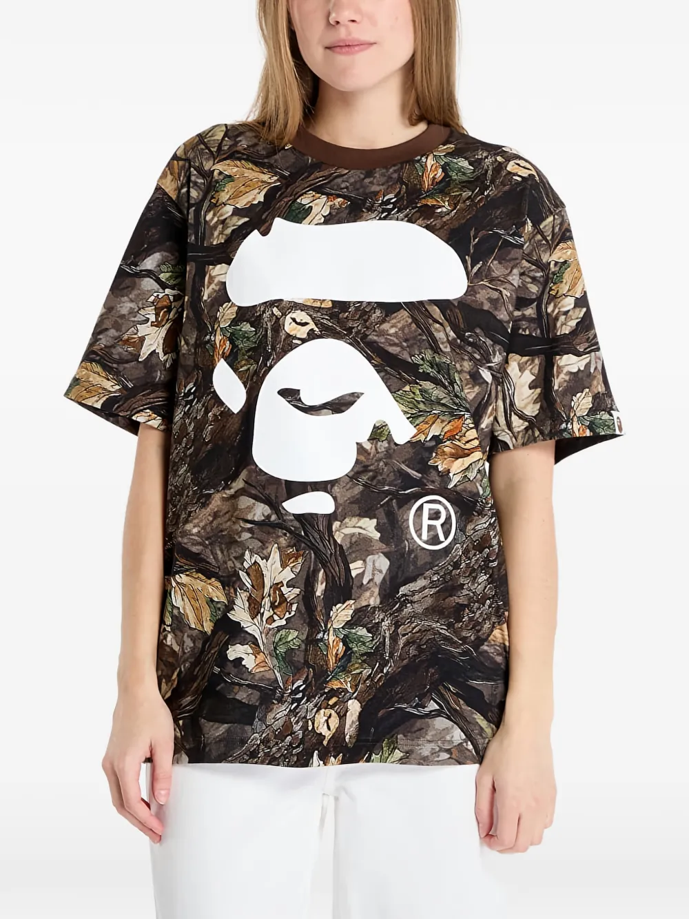 A BATHING APE Tree Edge Ape Face T-shirt met camouflageprint Bruin