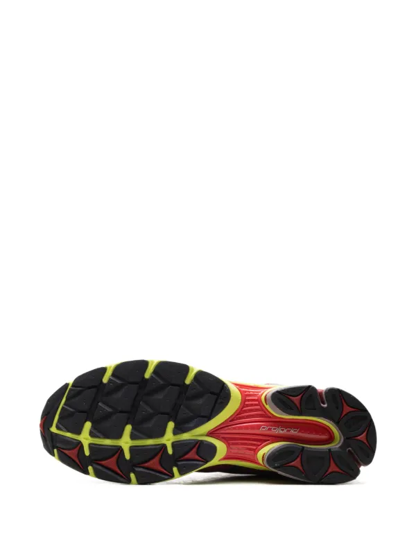 Saucony x Jae Tips Progrid Triumph 4 スニーカー | レッド | FARFETCH JP