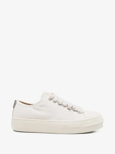 Represent zapatillas con logo en relieve