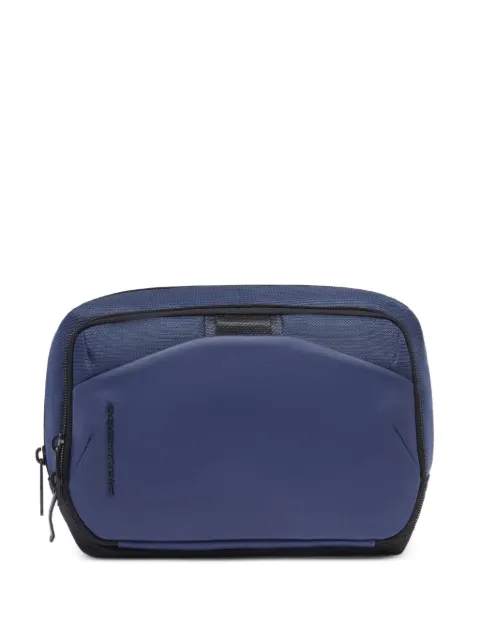 PIQUADRO logo-embossed toiletry bag