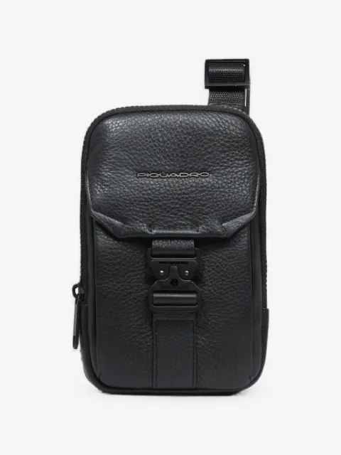 PIQUADRO grained-leather buckle-fastening travel pouch