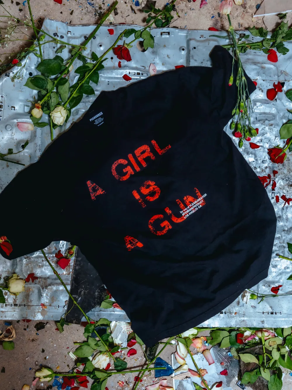 Pleasures x Footshop Exclusive A Girl is a Gun T-shirt Zwart