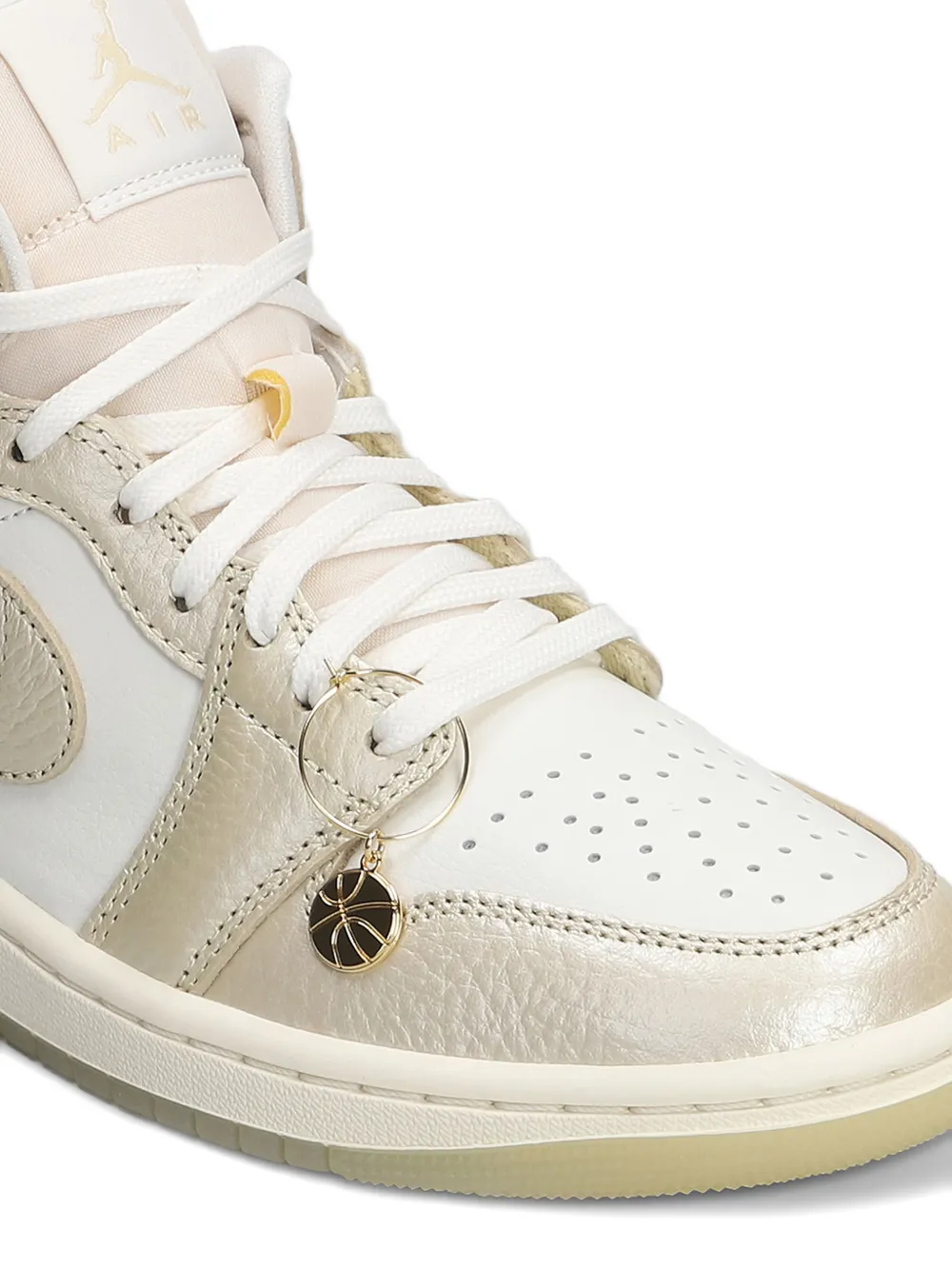 Nike Air Jordan 1 Mid SE sneakers met geperforeerde neus Wit