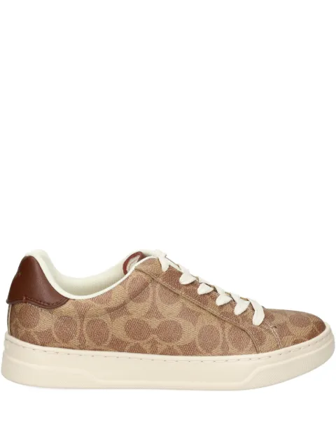 Coach tenis característicos