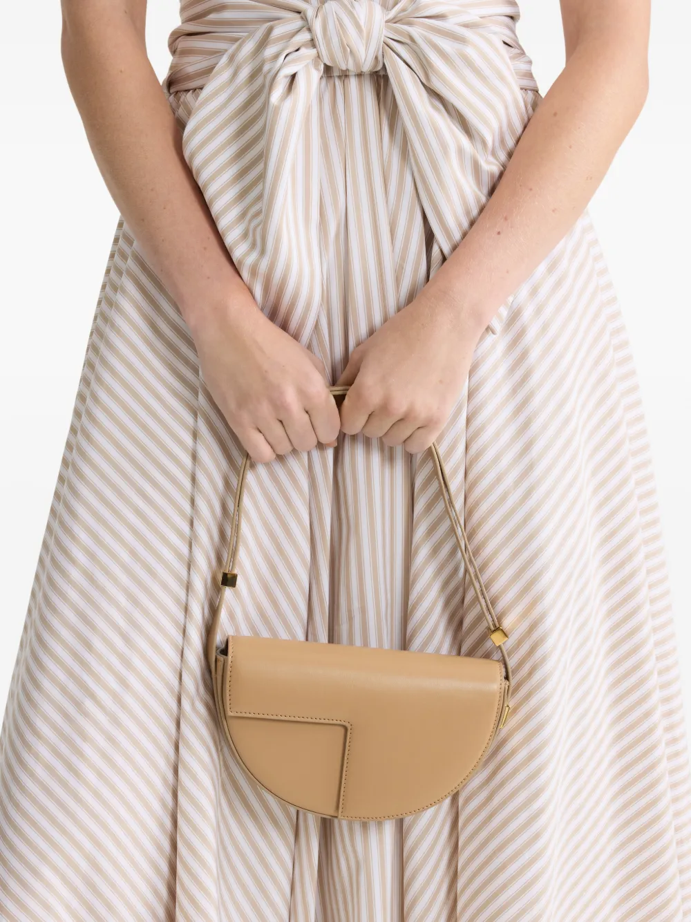 Patou Le Petit schoudertas met logopatch - Beige