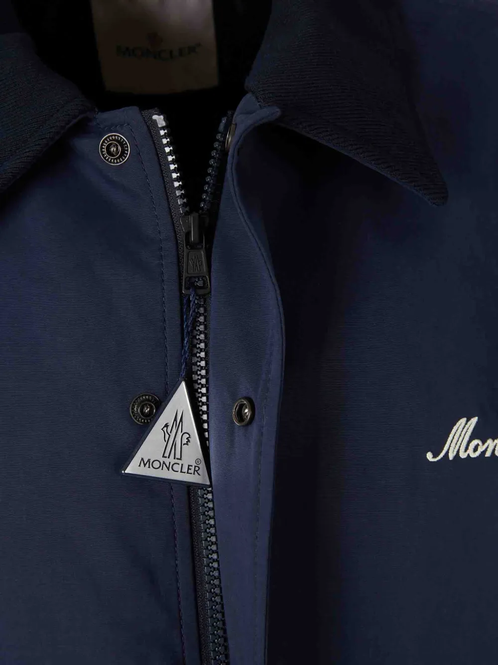 Moncler Arinell jack met geborduurd logo Blauw