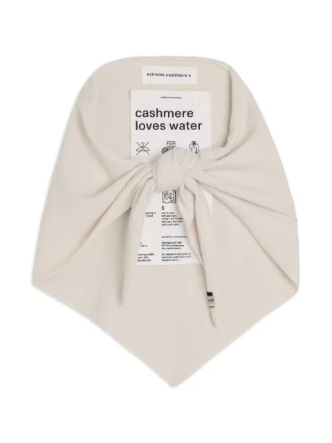 extreme cashmere N°150 위치 트라이앵글 스카프