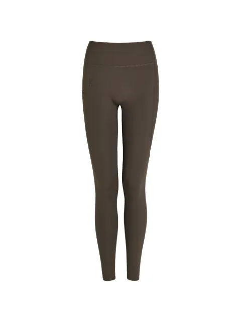 On leggins con detalle del logo