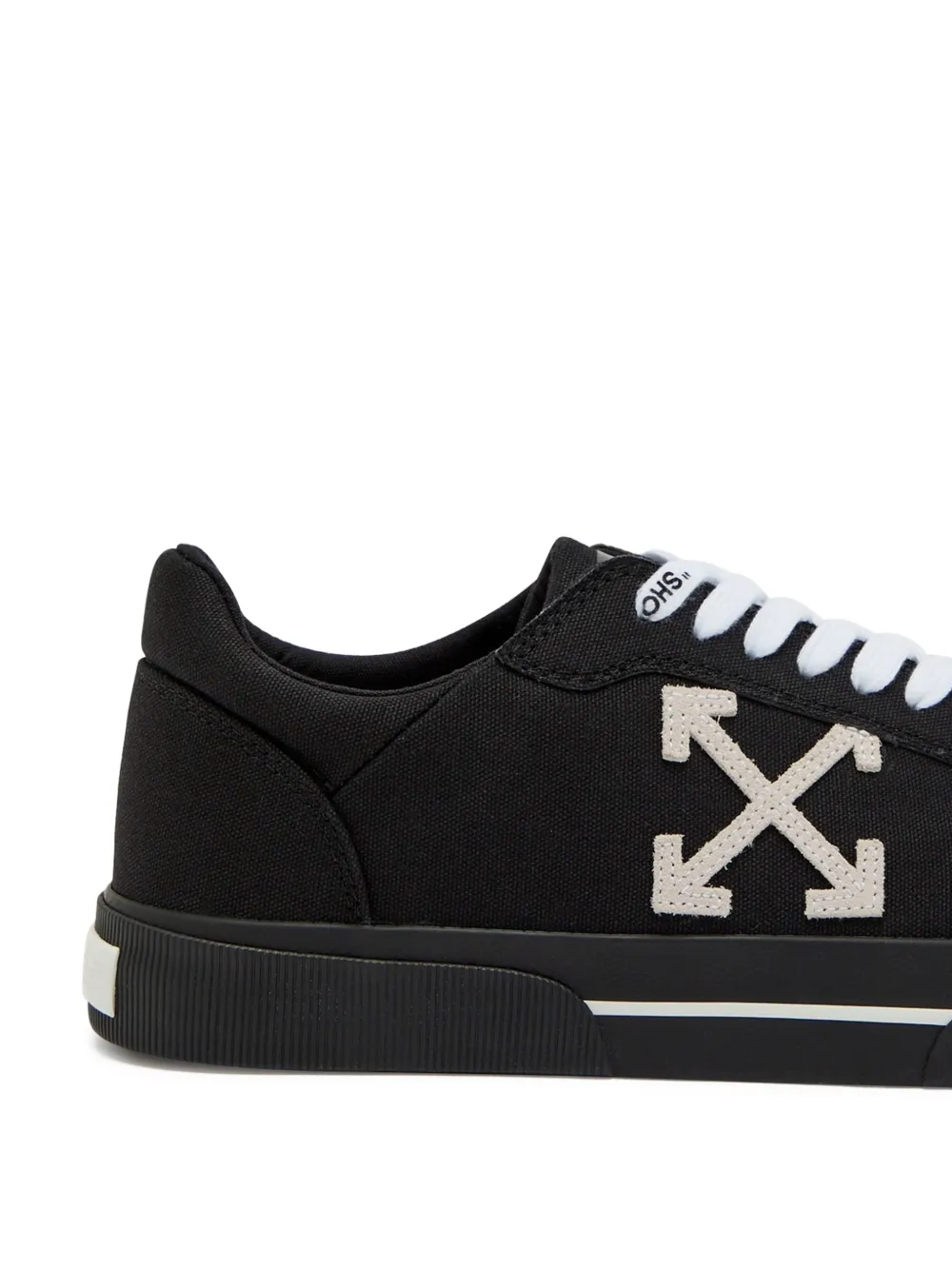 Off-White 애로우 모티프 스니커즈 | 로우탑 스니커즈