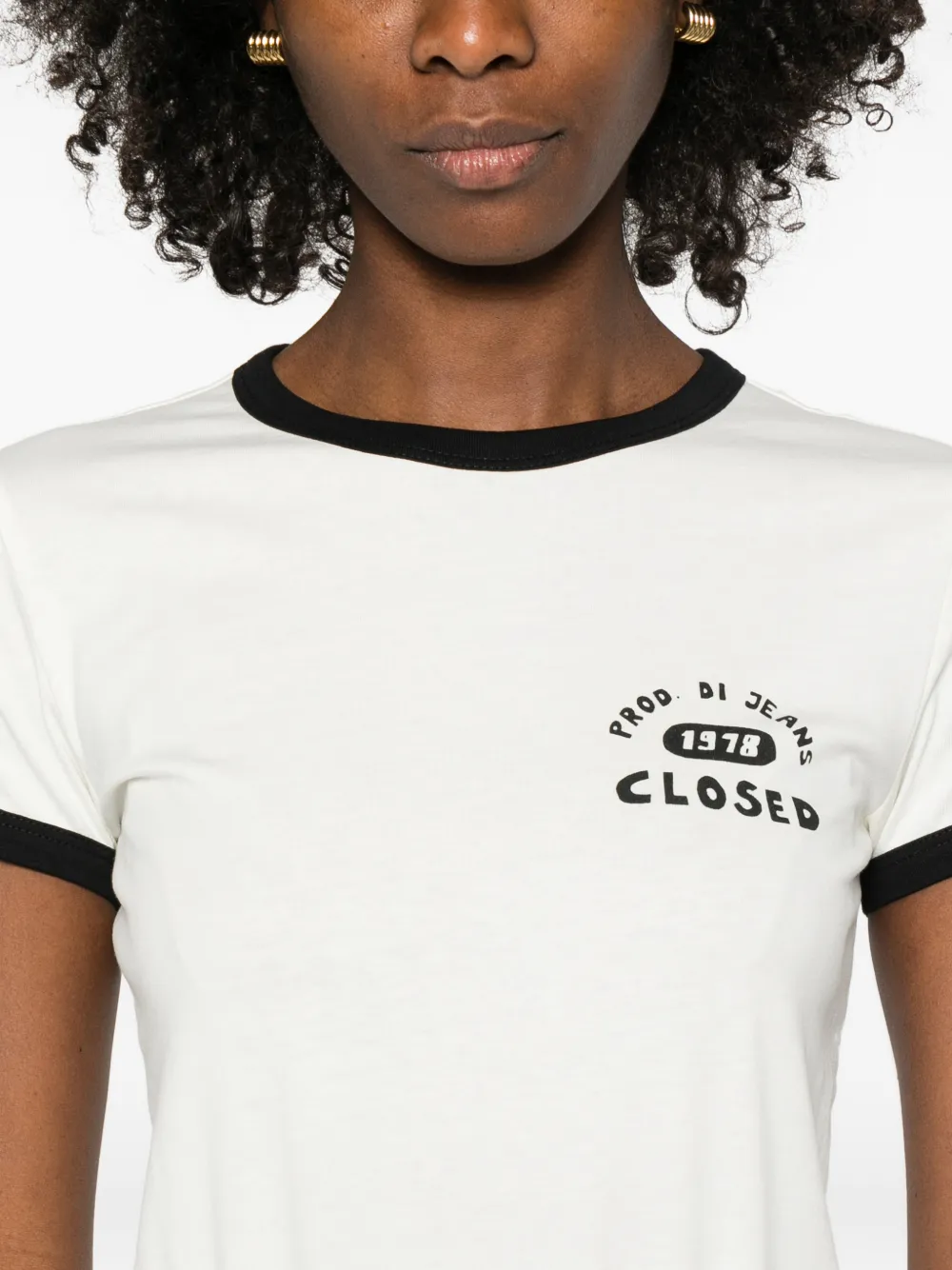 Closed T-shirt met contrasterende afwerking Beige