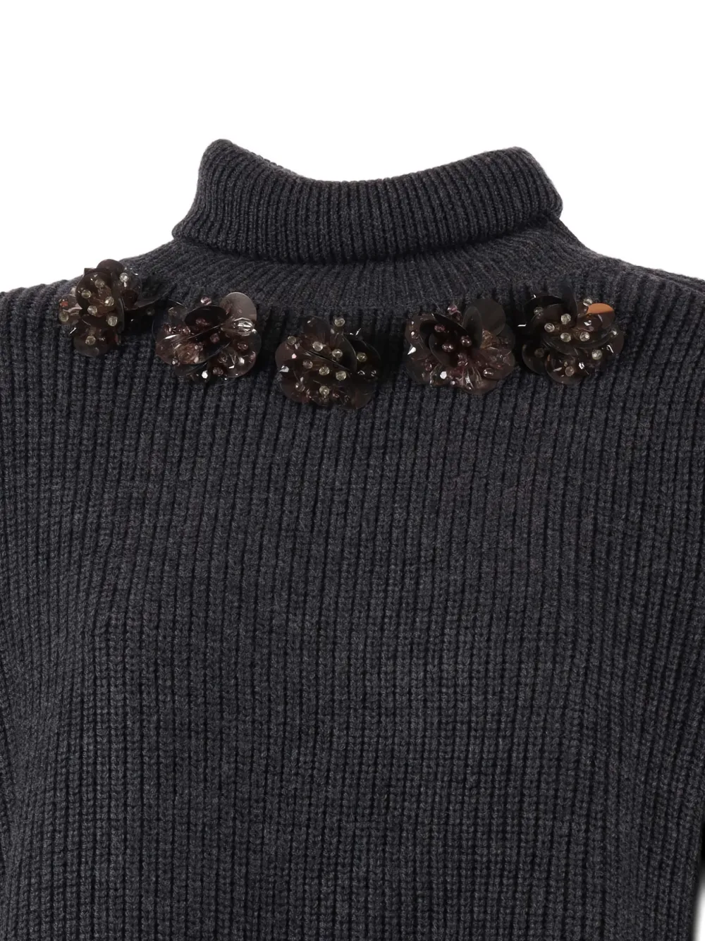 Roll-Neck Seater