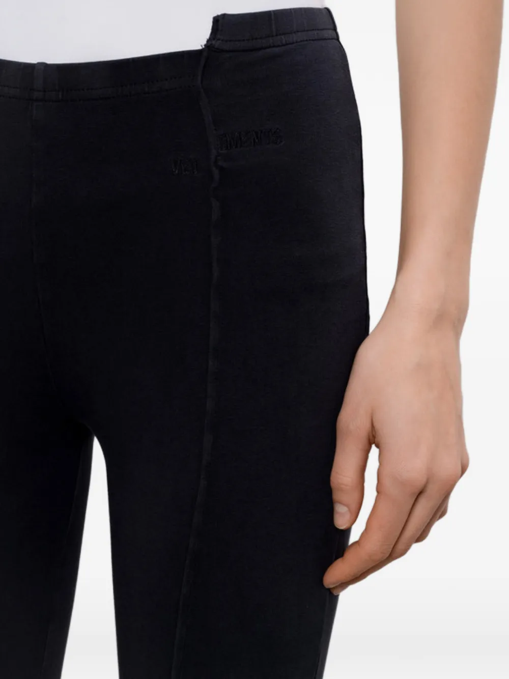 VETEMENTS Capri katoenen broek met uitgesneden details Zwart