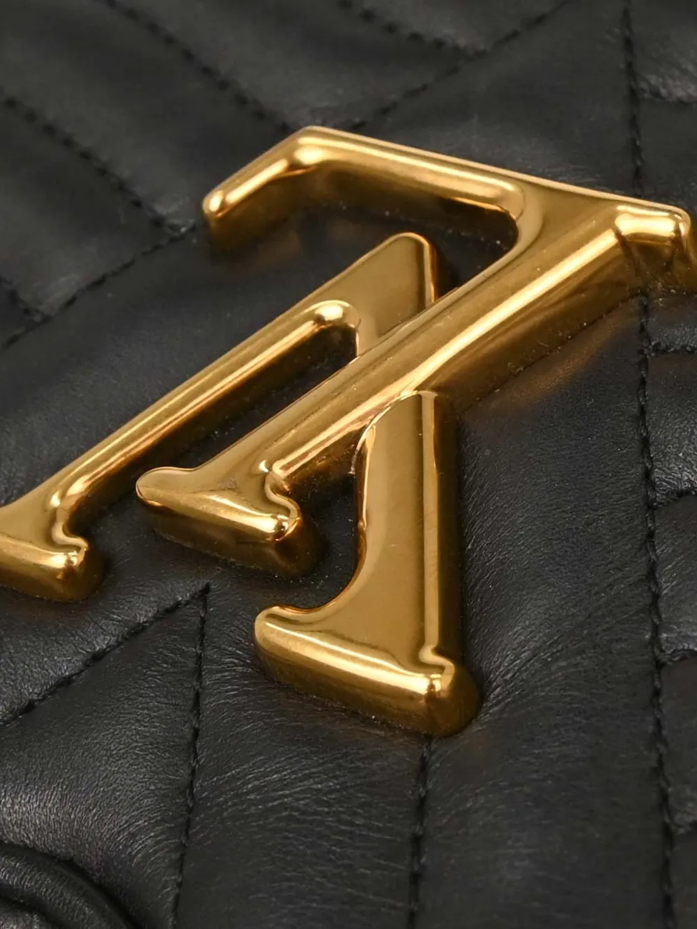 2018 New Wave Heart Cross Body Bag