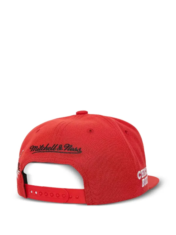 Mitchell & Ness Chicago Bulls Embroidered Starlight Snapback Cap
