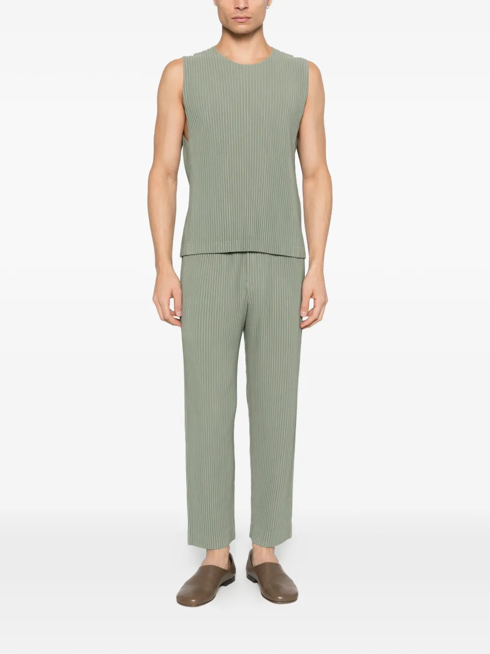 Homme Pliss&eacute; Issey Miyake sleeveless pleated vest - Groen