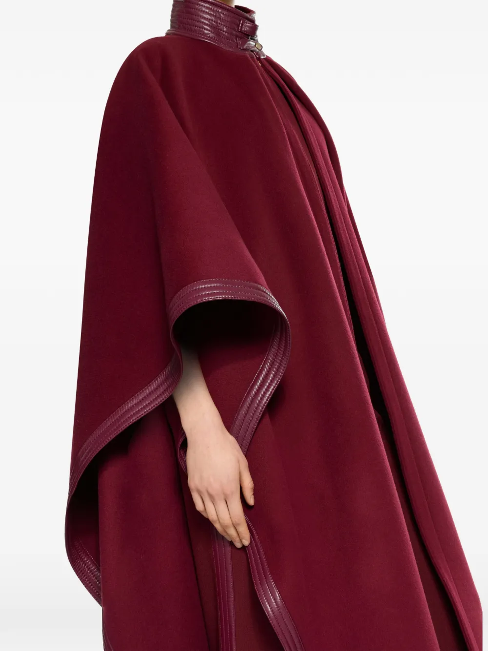 Elie Saab Cape met hoge hals Rood