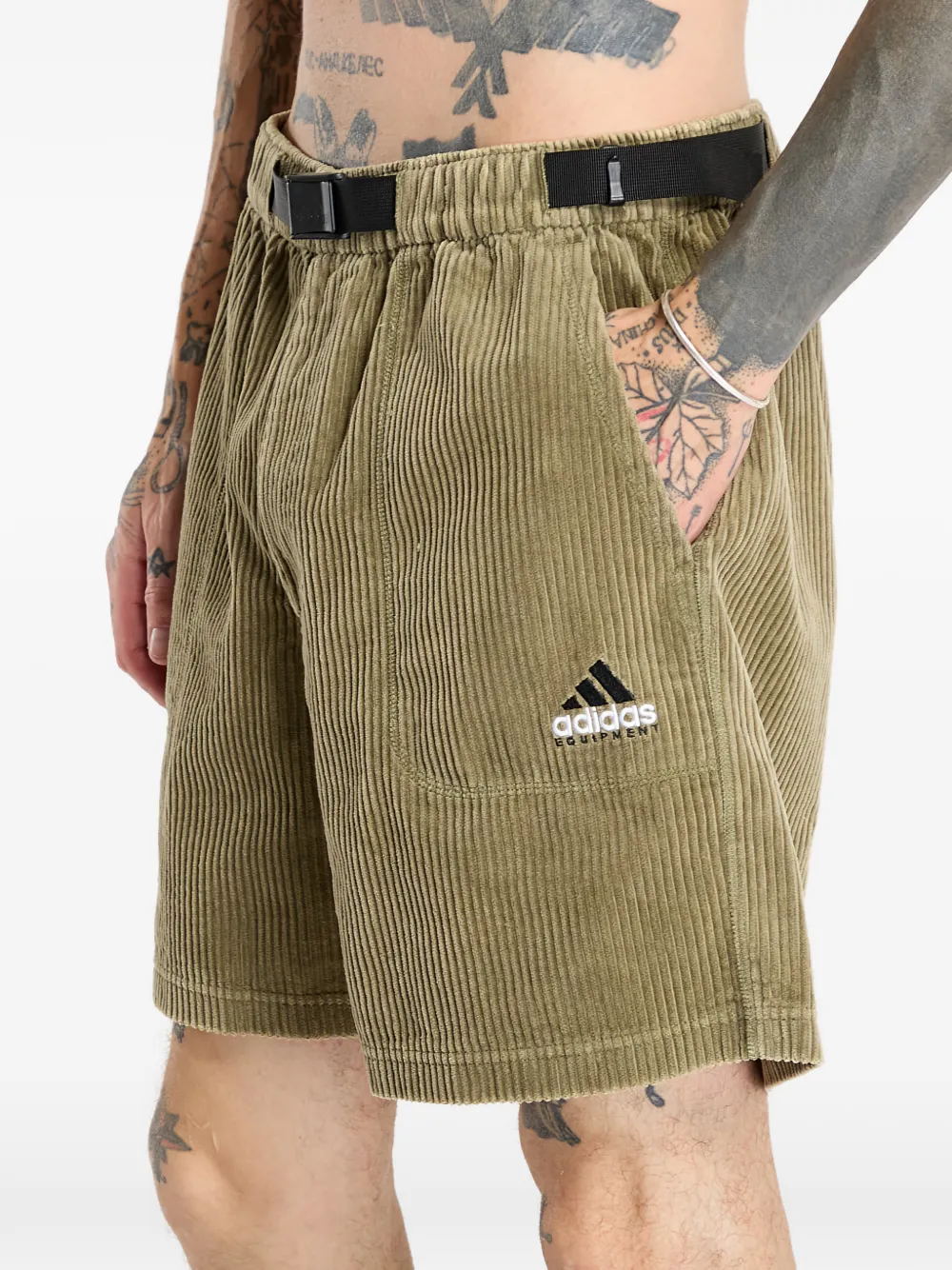 adidas Ribfluwelen shorts met riem Groen