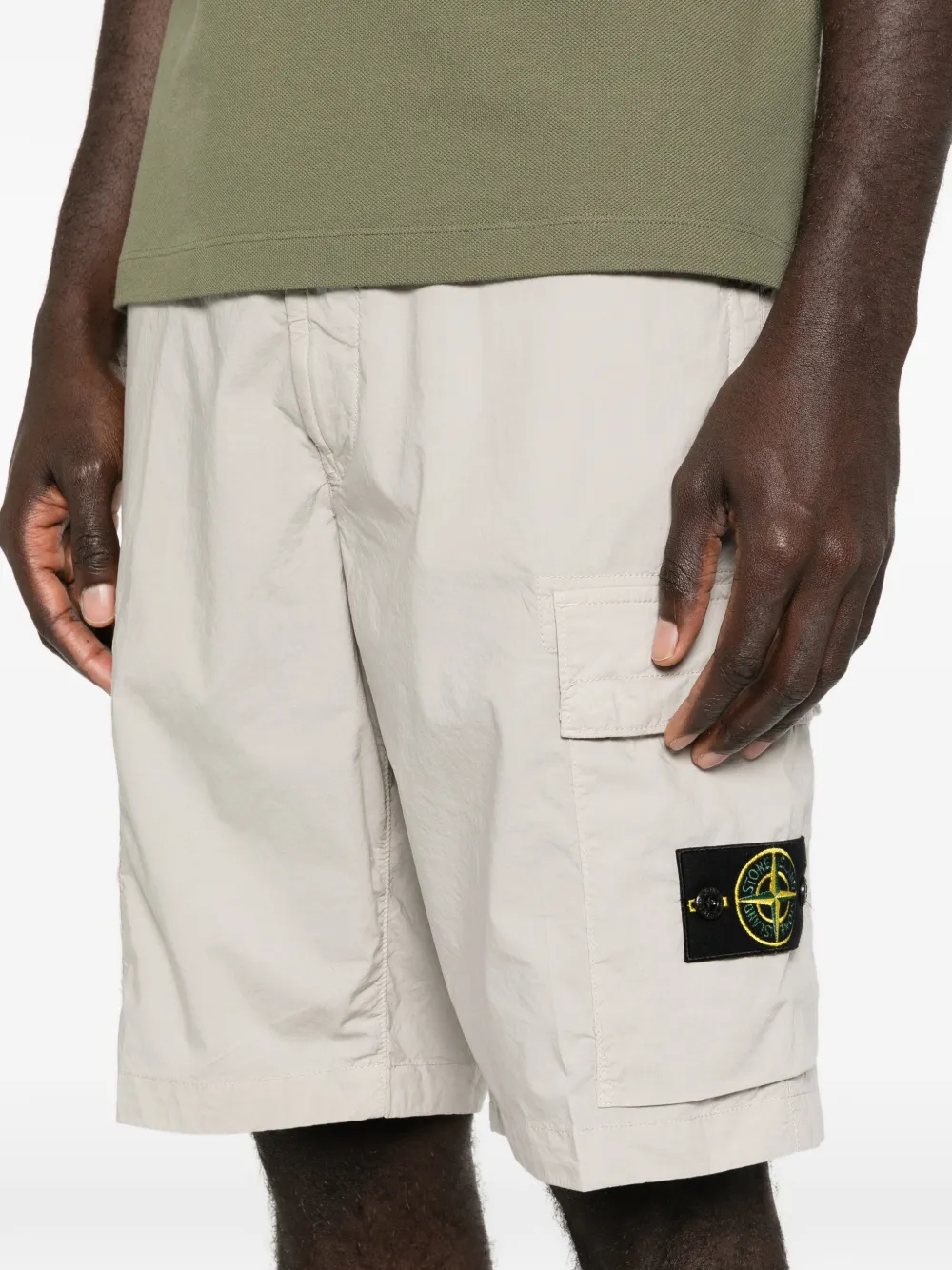 Stone Island L100020 stretch katoenen Tela 'paracadute' cargo shorts Beige