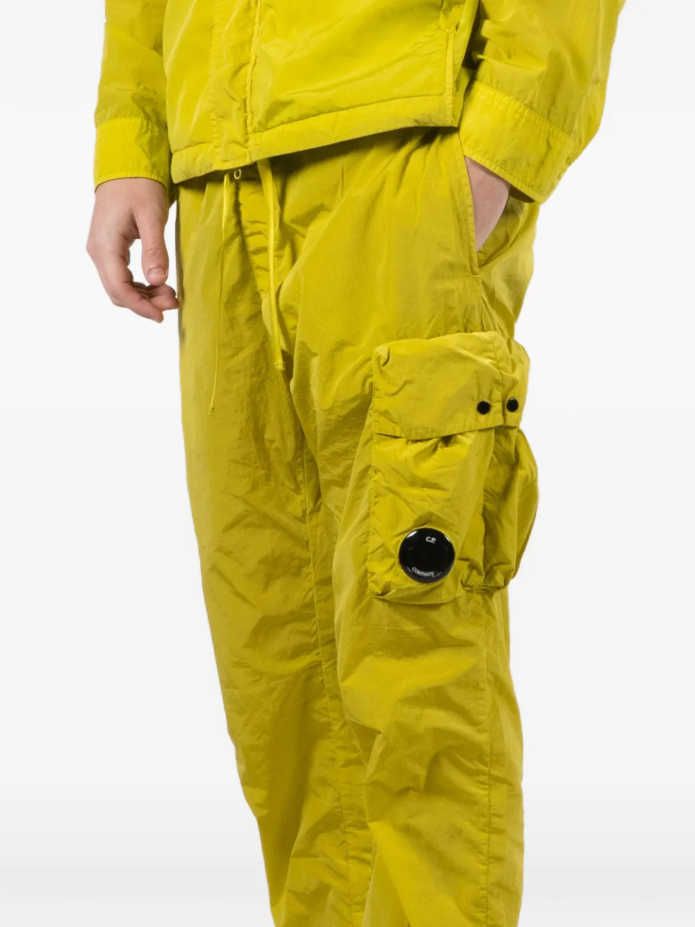 C.P. Company Cargo broek met logopatch Geel