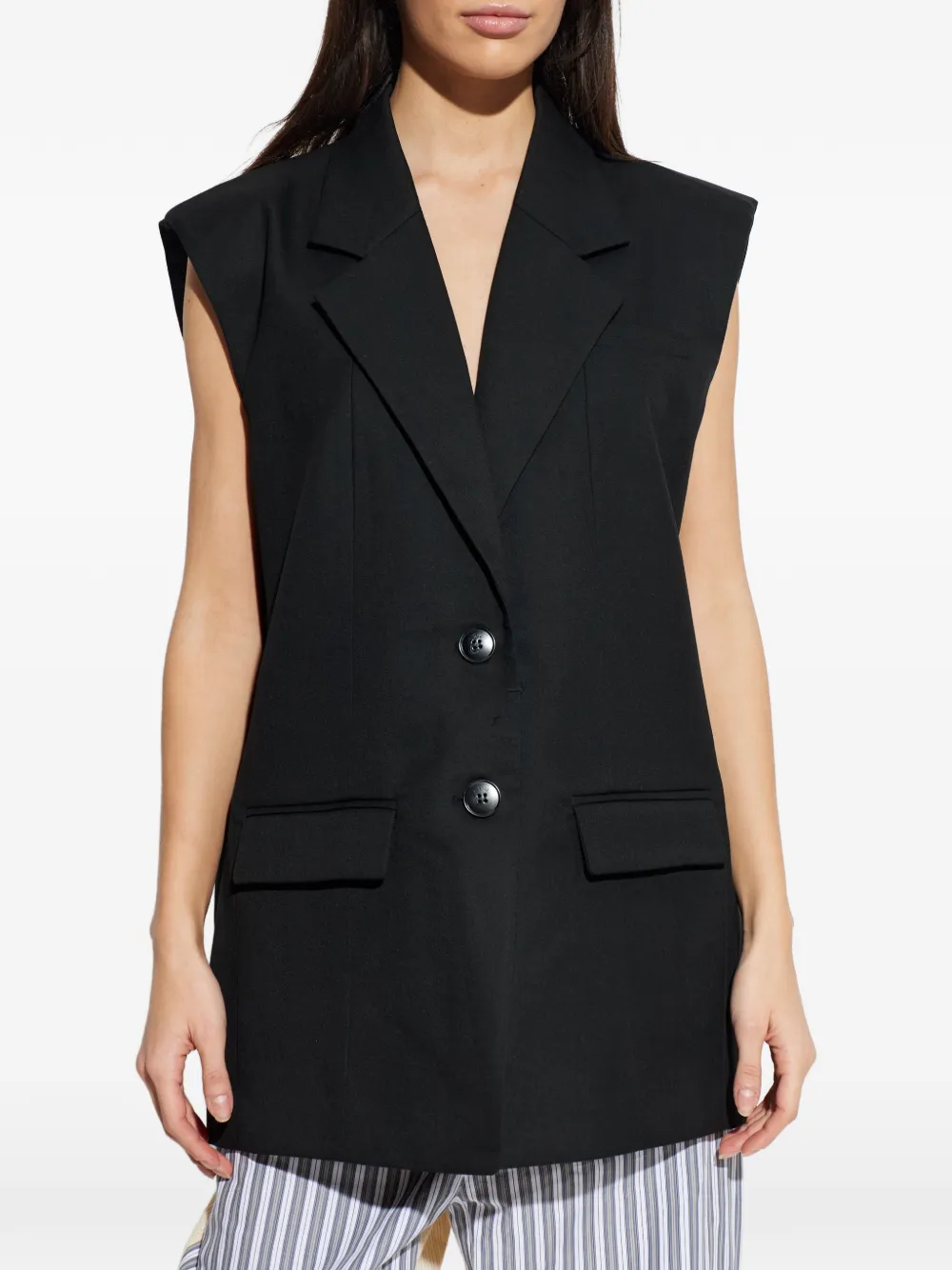  Gestuz Buttoned Sleeveless Jacket - Black 