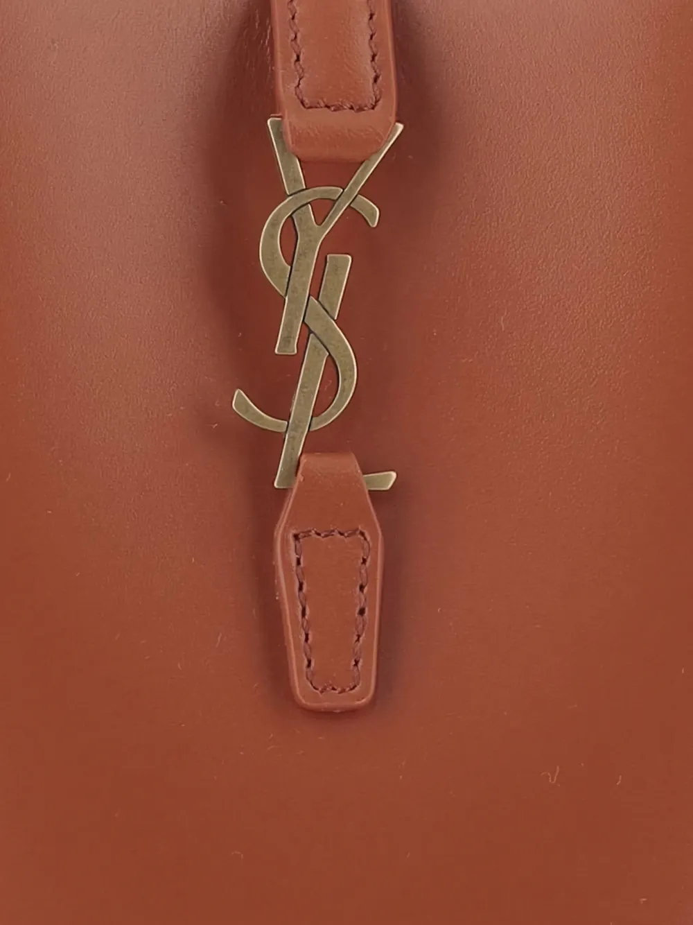 Saint Laurent Le 37 kleine bucket-tas met logoplakkaat Bruin