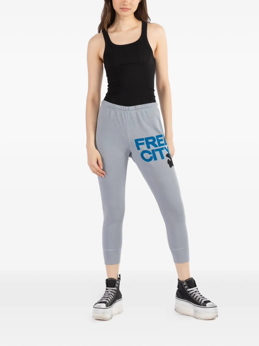 FreeCity cropped printed sweatpants - Grijs