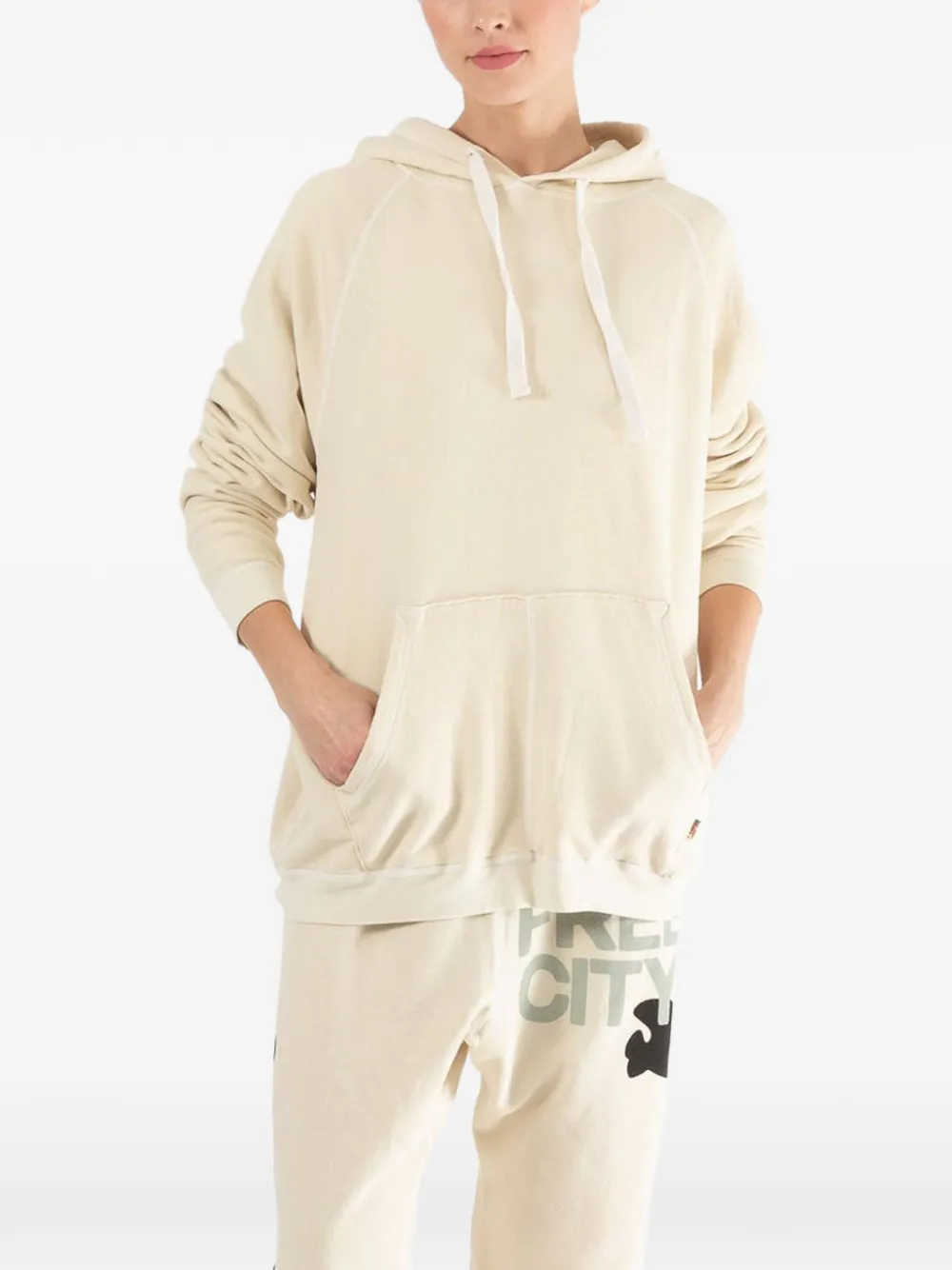 FreeCity Hoodie mit Kängurutasche - Nude