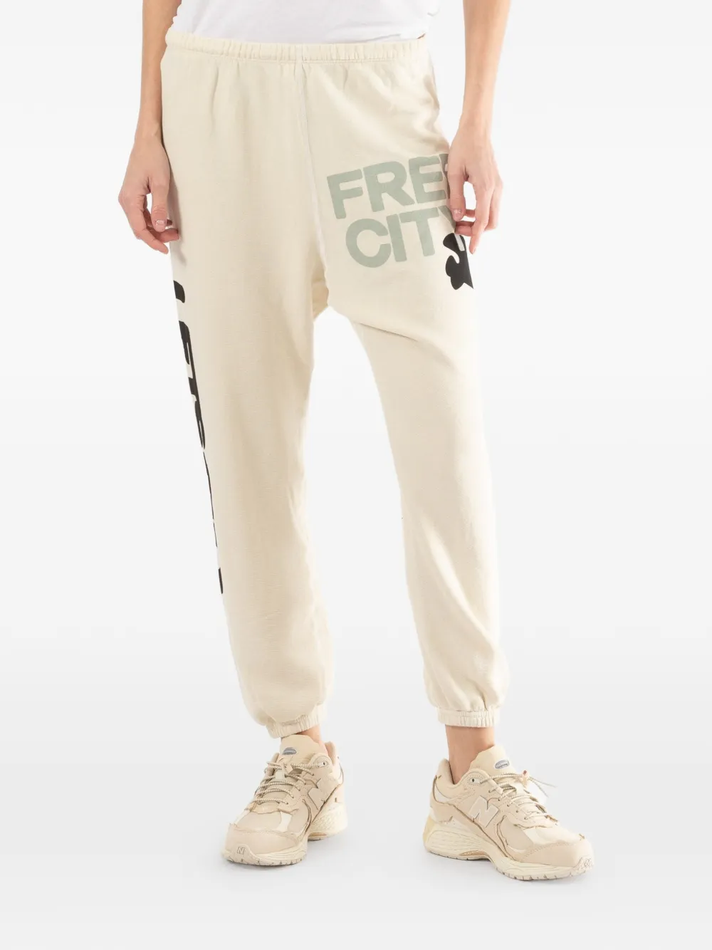 FreeCity graphic-print sweatpants - Toni neutri