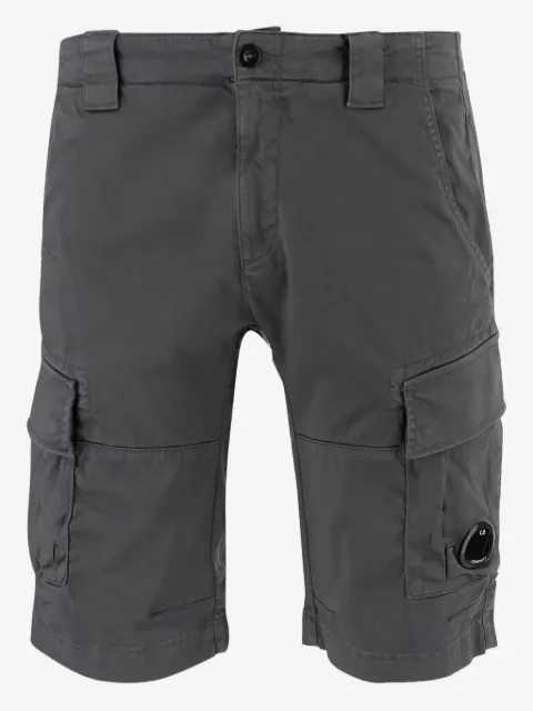 C.P. Company short cargo à patch logo