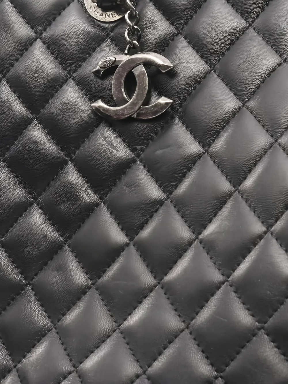 2016-2017 Chain-Strap Quilted Tote Bag