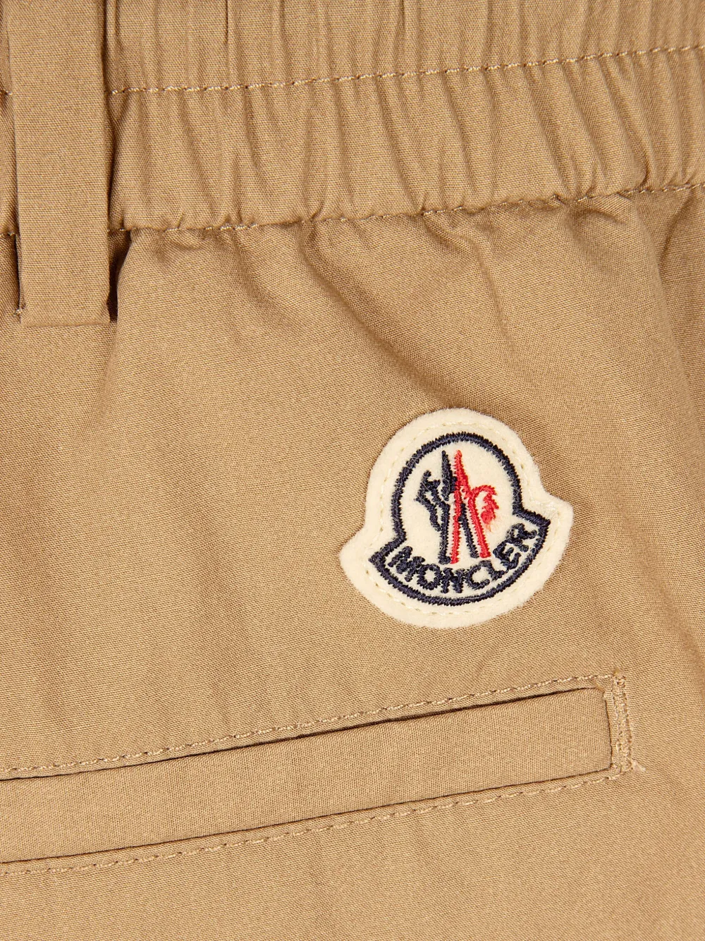 Moncler Cargo shorts met logopatch Beige