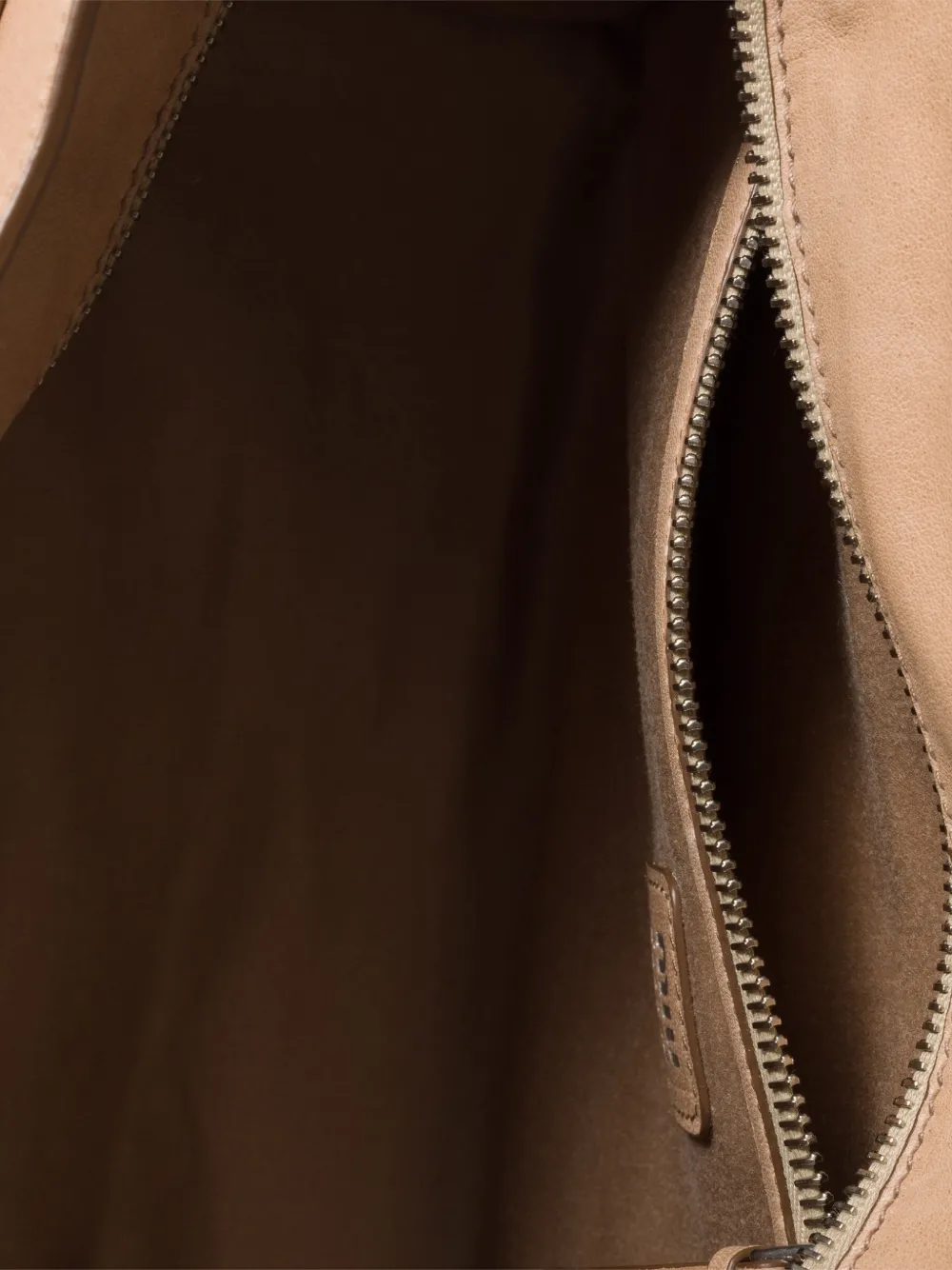 Miu Schoudertas met logoplakkaat Beige