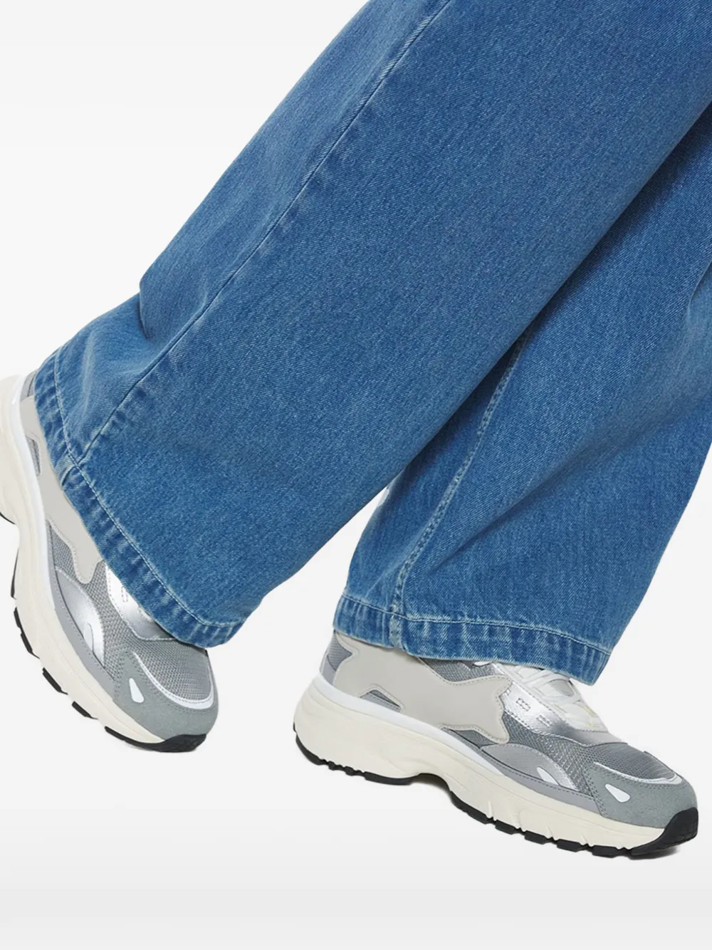 Maison Kitsuné silver panelled sneakers Grijs