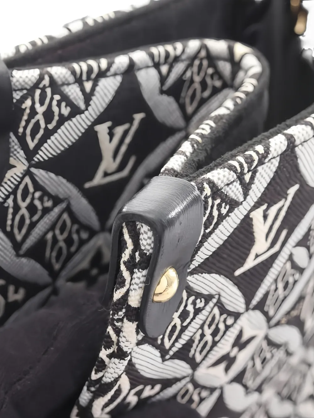2021s Gm Onthego Monogram Tote Bag
