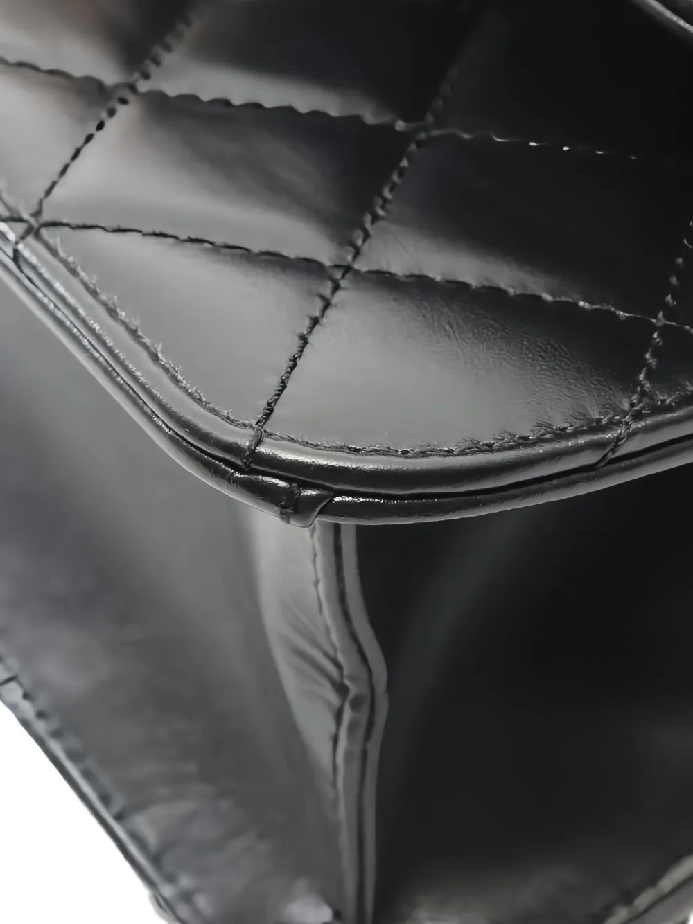 2020s Chain-Strap Shoulder Bag