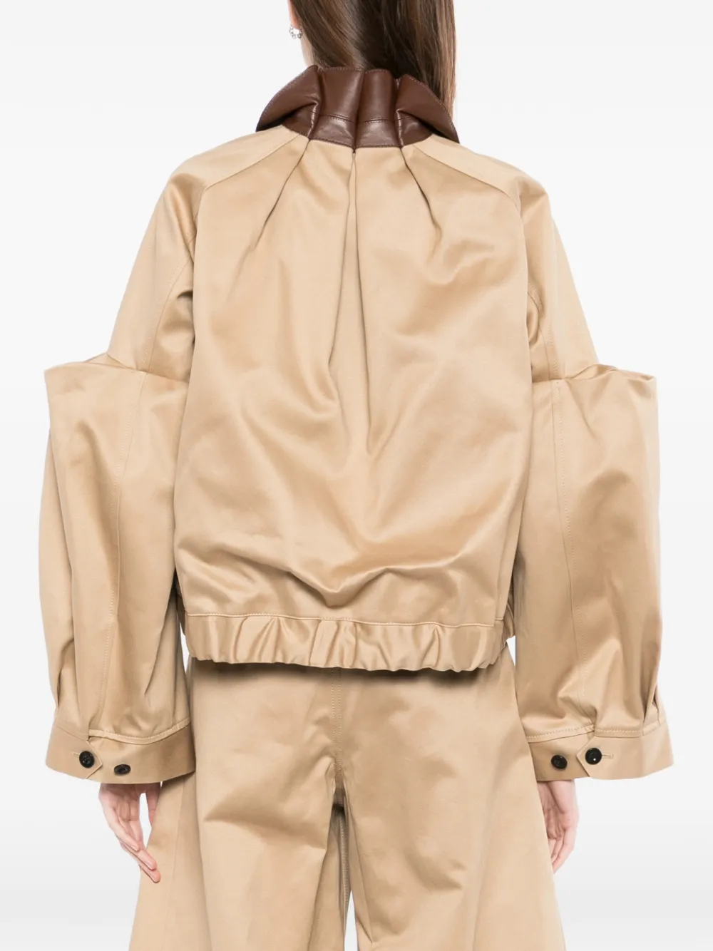 sacai Jack met uitgesneden details en kraag Beige