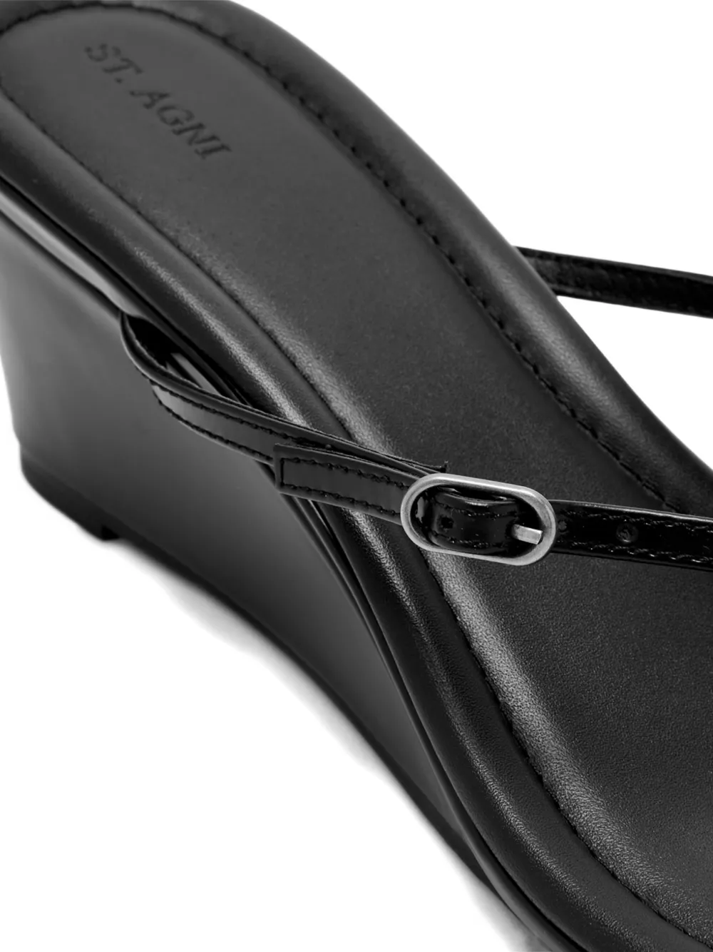 St. Agni Petit Belt buckle wedged sandals Zwart