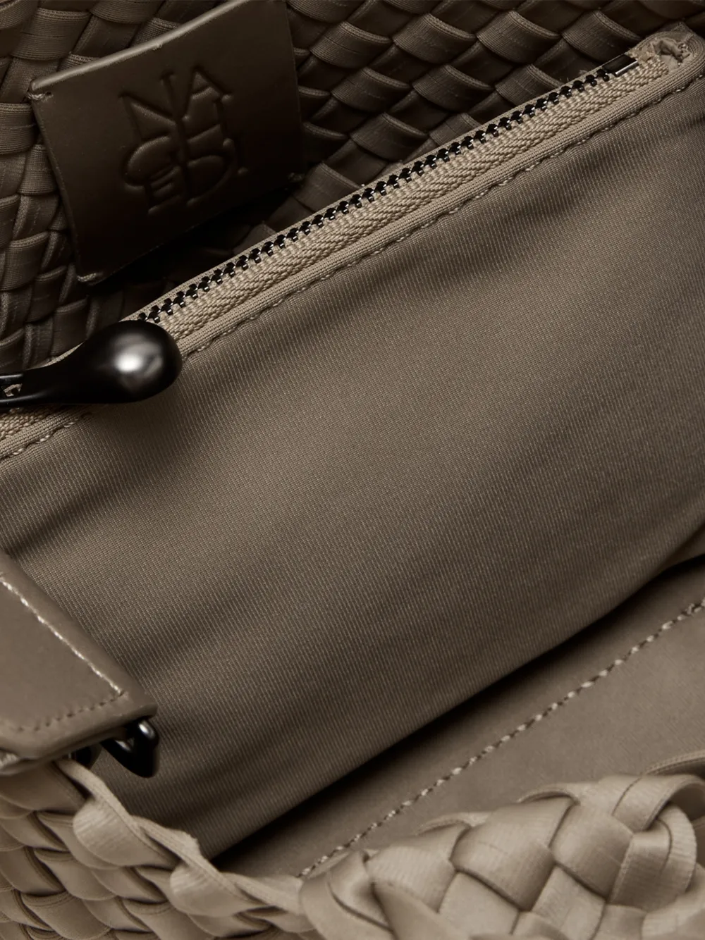 NAGHEDI St. Barths kleine geweven shopper Beige