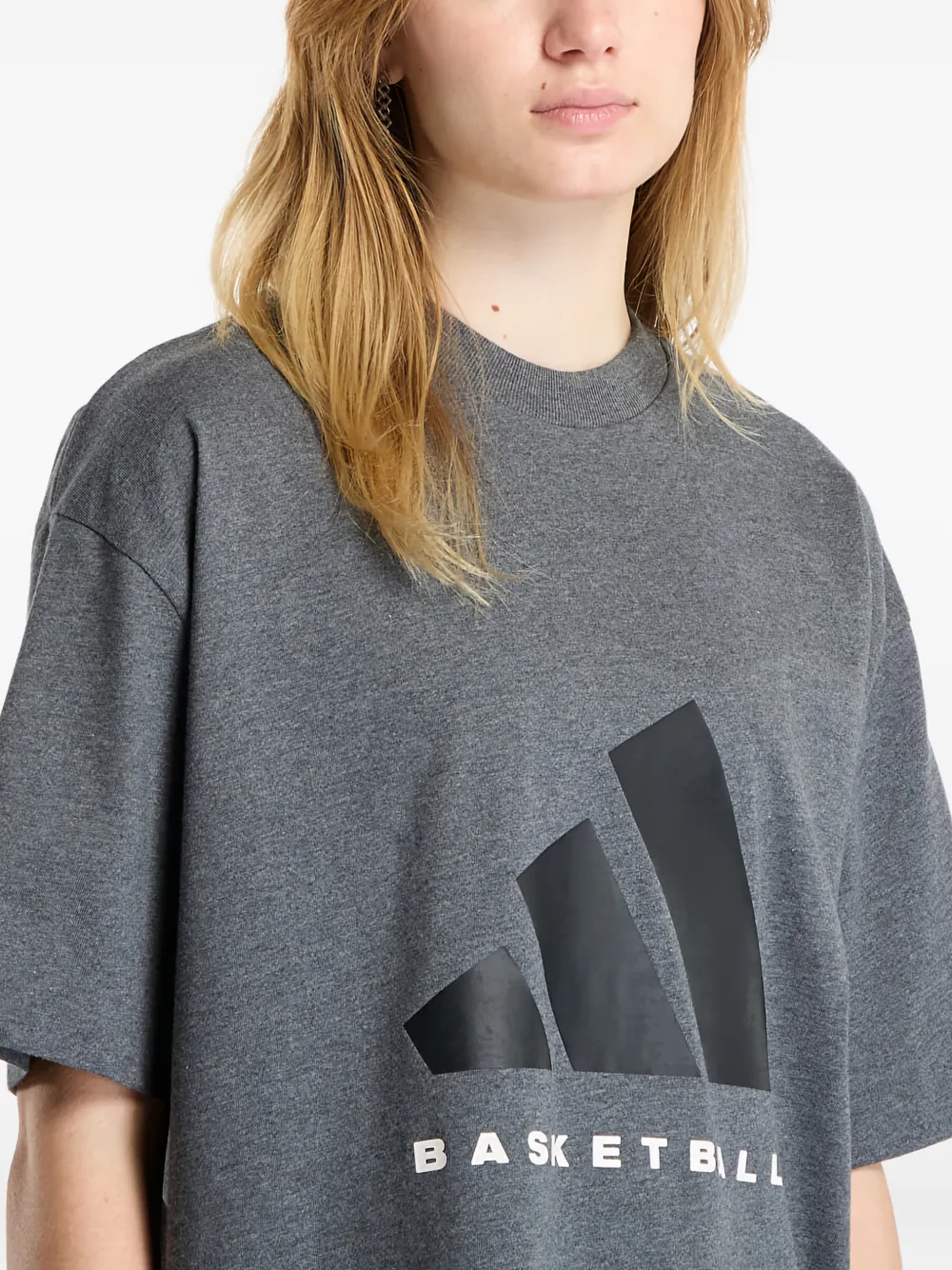 adidas Basketball T-shirt met logoprint Grijs