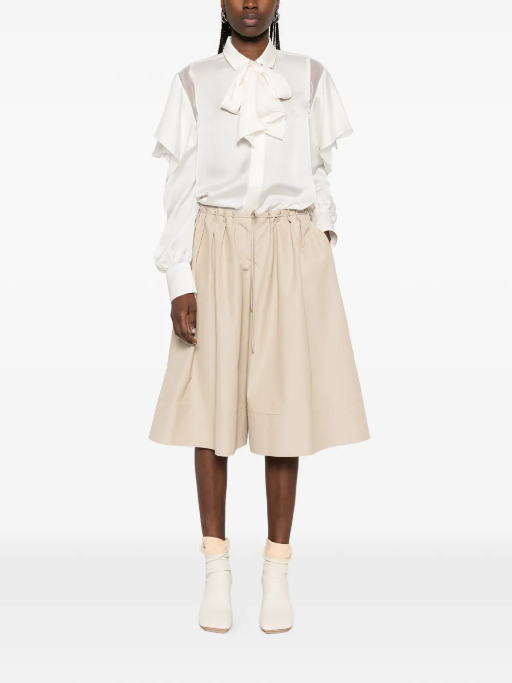 sacai Blouse met strikkraag Beige