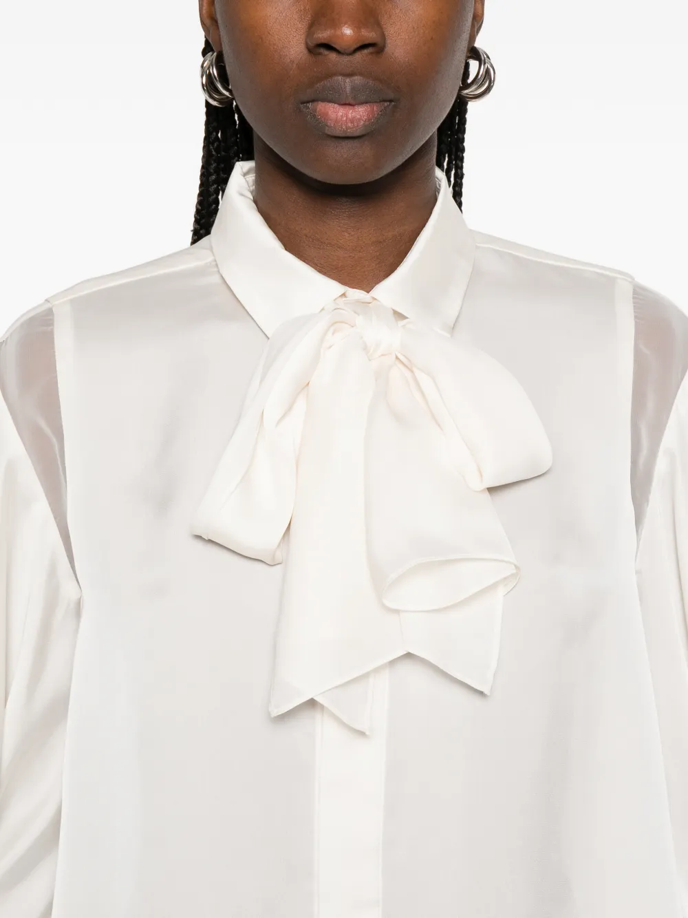 sacai Blouse met strikkraag Beige