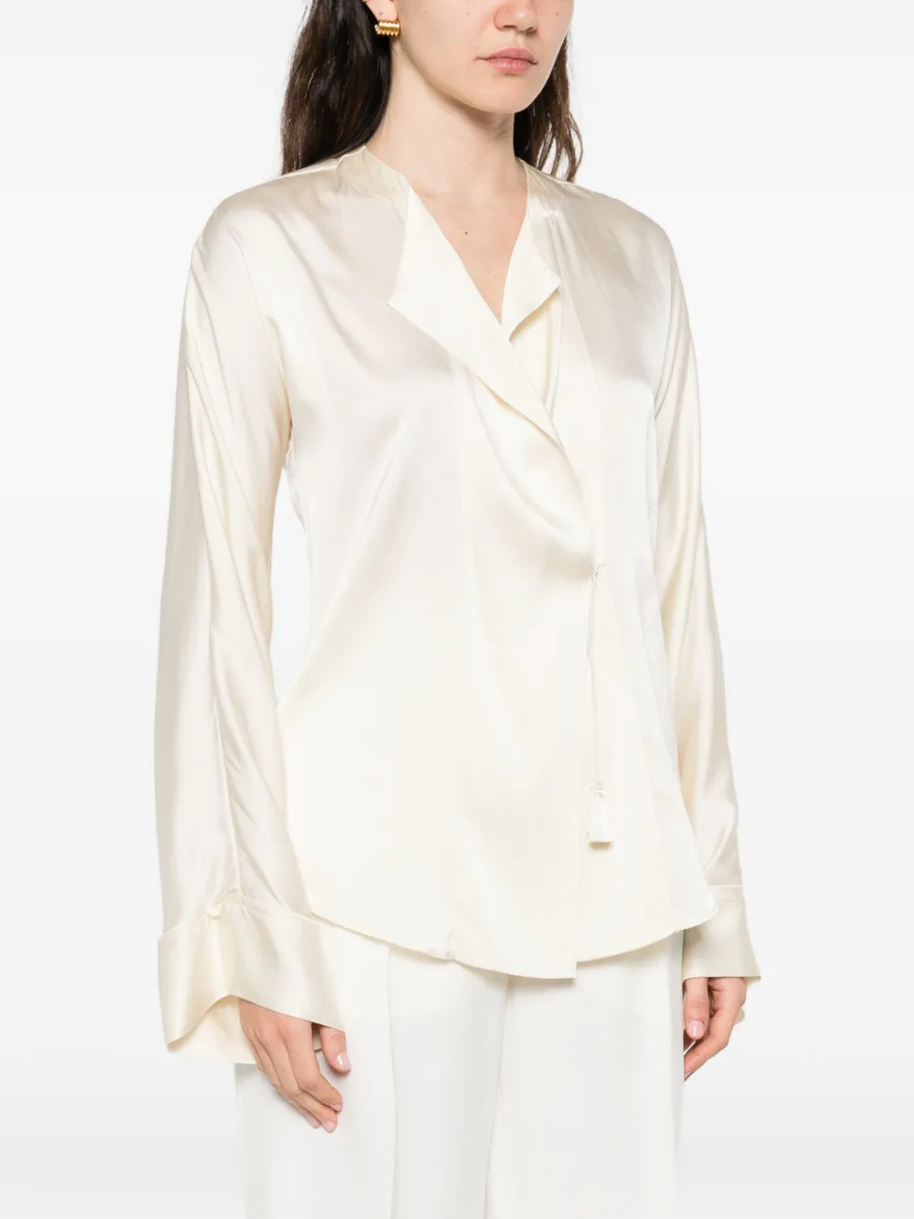 Forte Blouse met striksluiting en kwastje Beige